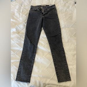 Levi’s 721 High Rise Skinny Jean W28 L30 Dark wash color